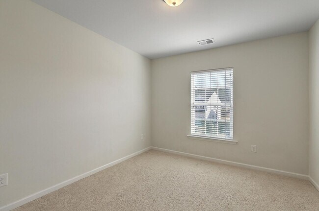 Building Photo - Cane Bay