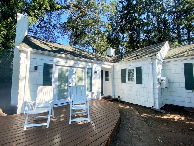 Building Photo - Gorgeous 2 bed home on the lake!!!