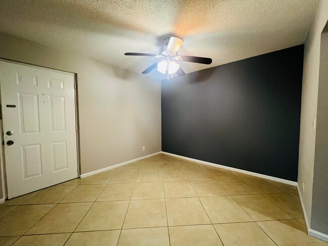 Building Photo - 9875 Pineapple Tree Dr