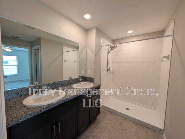 Building Photo - 367 Argyll Dr