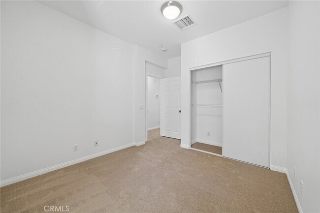 Building Photo - 215 Dewdrop