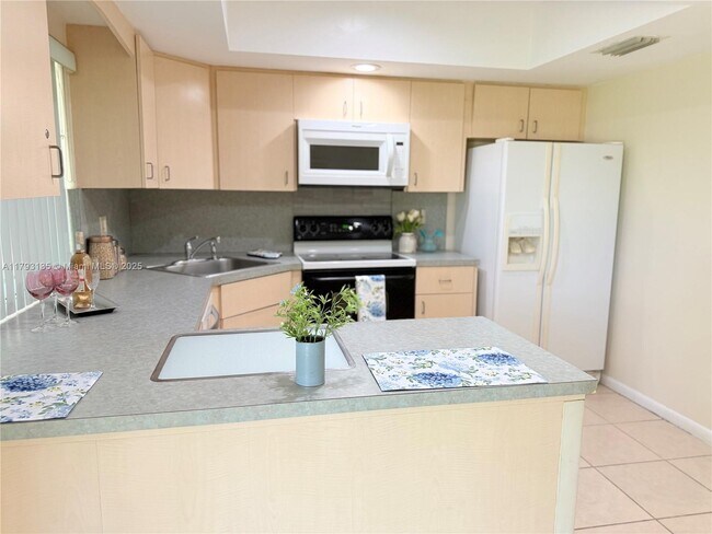 Building Photo - 10620 Sunset Strip