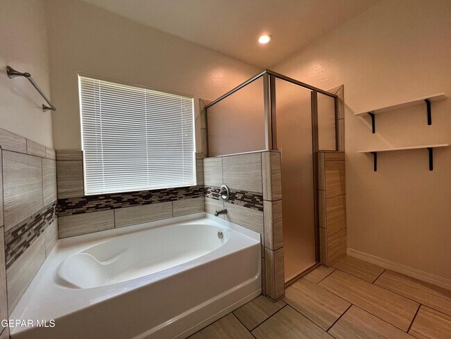 Building Photo - 147 N Manzanita Dr