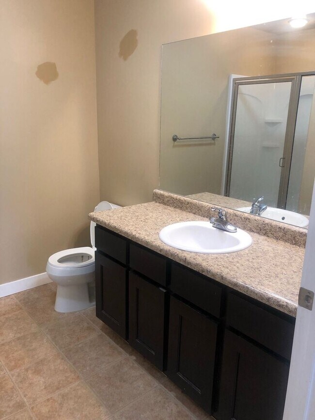 Building Photo - Stunning Down Town Condo in Secure Building