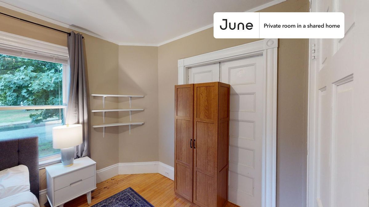 Building Photo - Room in Shared 6 bed/2 bath home