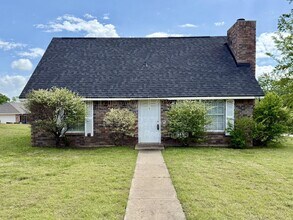 Building Photo - 1001 Weiss Ave