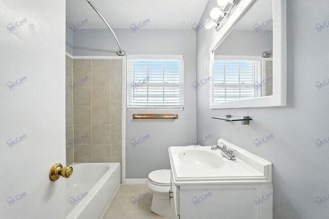 Building Photo - 1520 Hilltop Dr