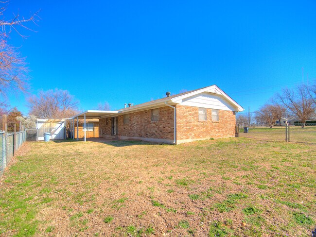 Building Photo - 5113 S Sage Ave