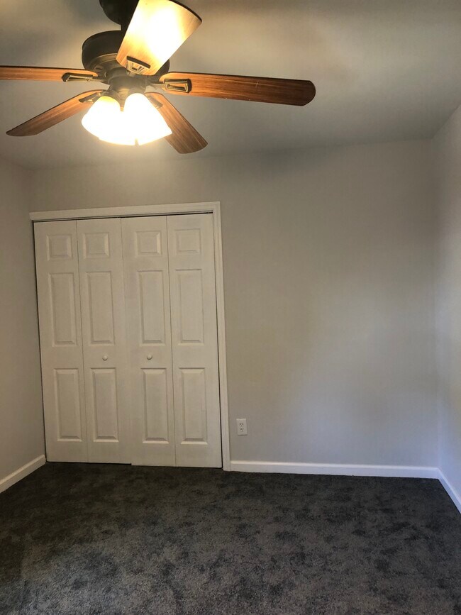 Building Photo - 16 Crestmont Dr