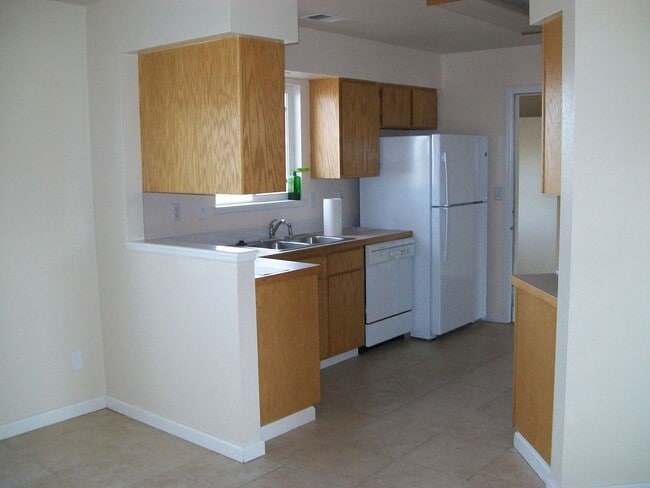 Building Photo - 4448 Lake Mead Dr