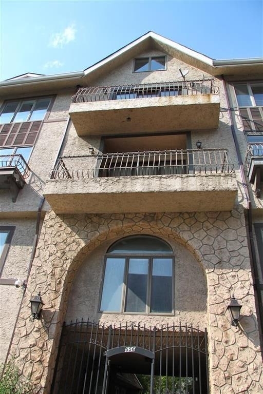 Building Photo - 556 1ST St