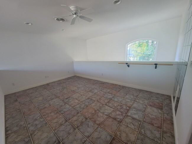Building Photo - Perfect Family Home Near Badger Mountain –...