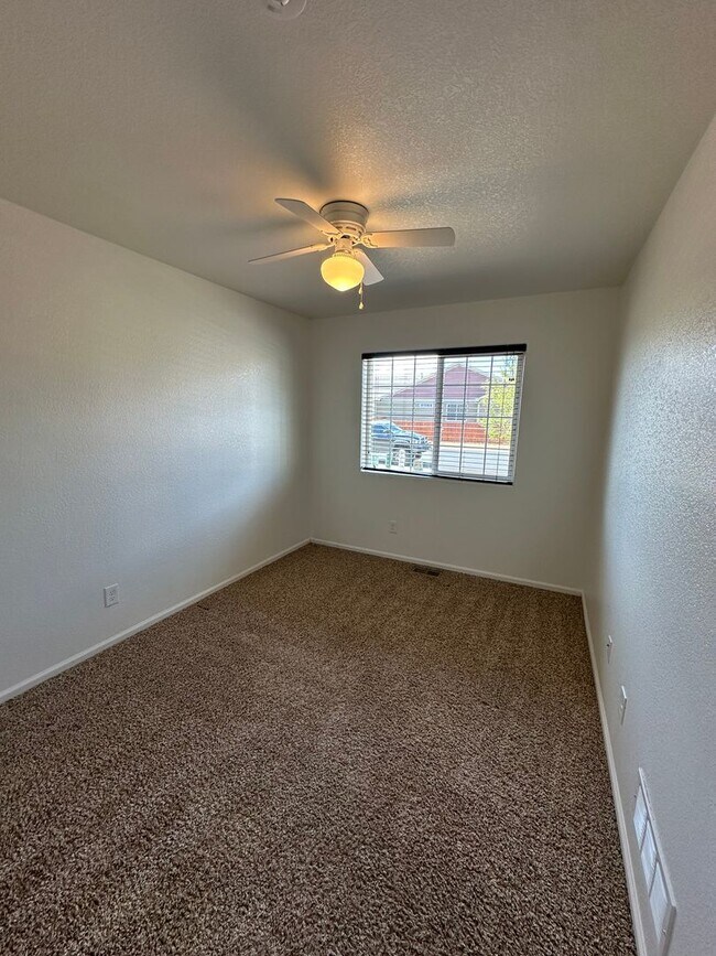 Building Photo - 4 BEDROOM, 3 BATHROOM SINGLE FAMILY HOME WITH OFFICE/BONUS ROOM & 2 CAR ATTACHED GARAGE