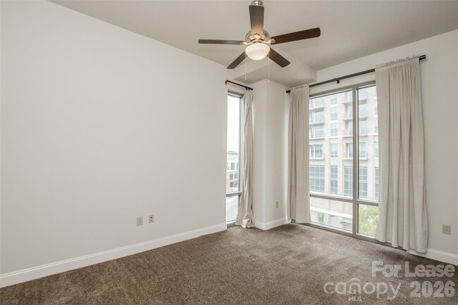 Building Photo - 701 Royal Ct