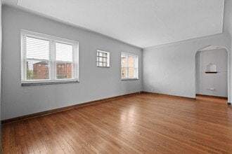 Building Photo - 5821 Lindenwood Ave