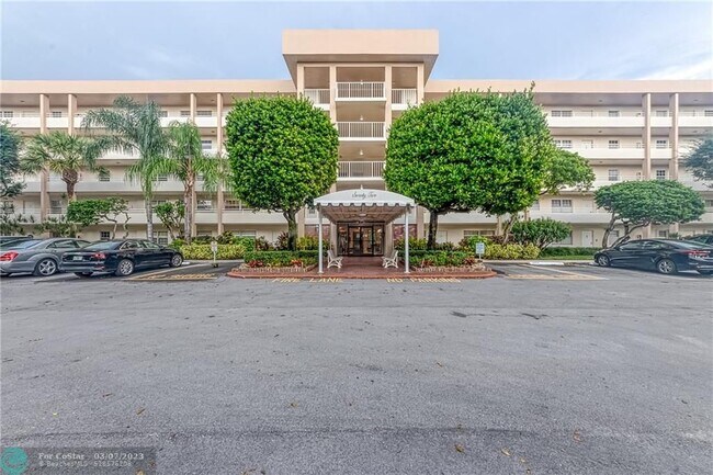 Building Photo - 3850 Oaks Clubhouse Dr