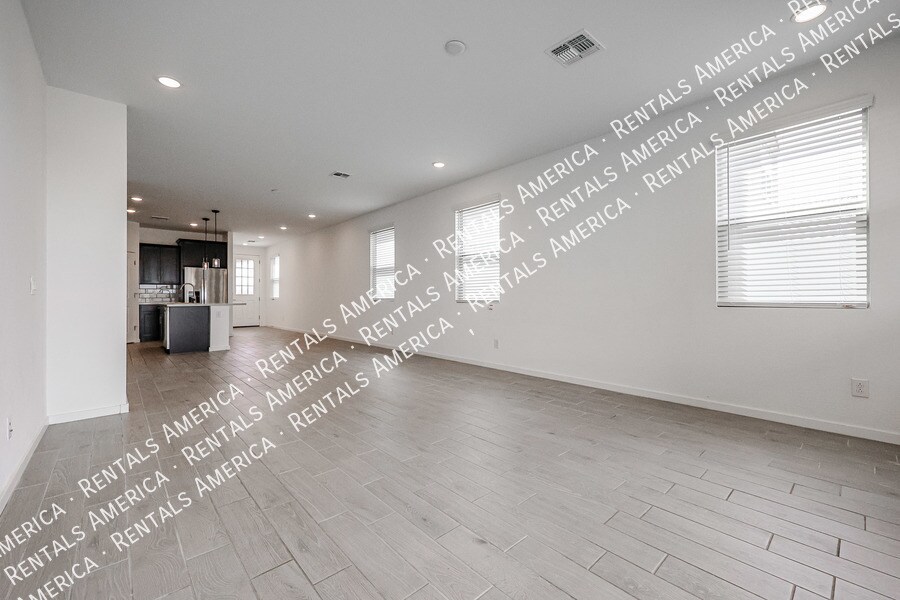 Building Photo - 40322 W Hillman Dr