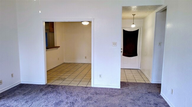 Building Photo - 10150 Valley Club Dr