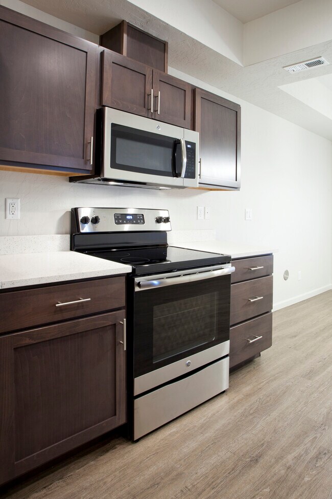 Building Photo - 3027 N Sherwood Dr