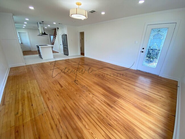 Building Photo - Spacious 4-Bedroom with Custom Finishes in...