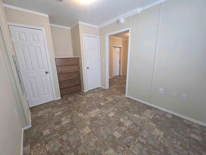 Building Photo - 709 N Collins Fwy