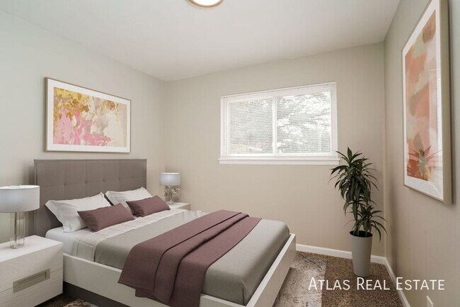 Building Photo - 804 2nd St