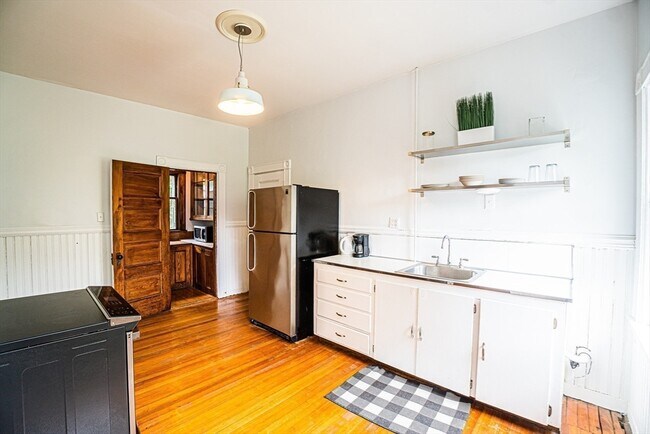 Building Photo - 18 Whittier St