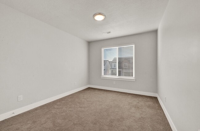 Building Photo - 106 N Midland Dr