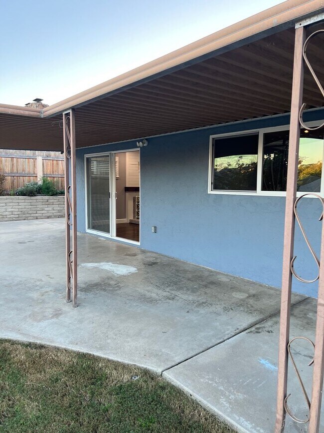 Building Photo - Rare Find!!!  Incredible 4  bedroom / 2 bath updated house in beautiful Clairemont!!!