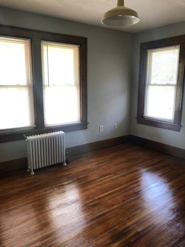 Building Photo - 811 W Adams Rd