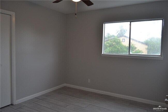 Building Photo - 704 Continental Dr