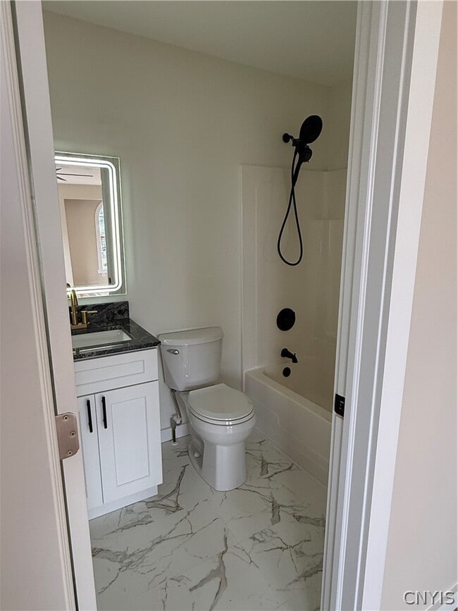 Building Photo - 6996 Lakeshore Rd