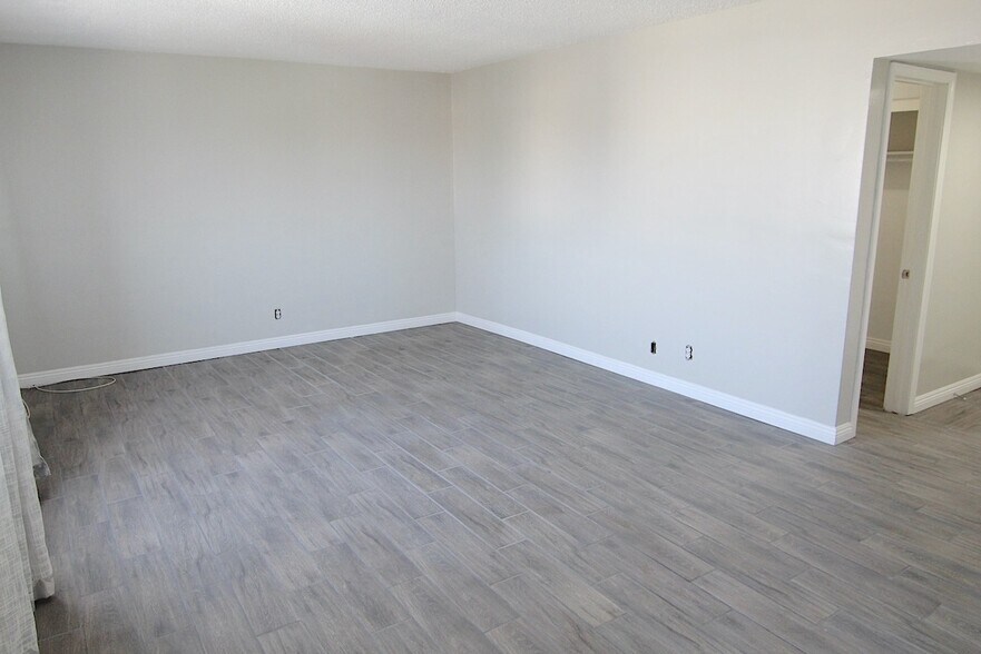 Building Photo - 3247 W Century Blvd