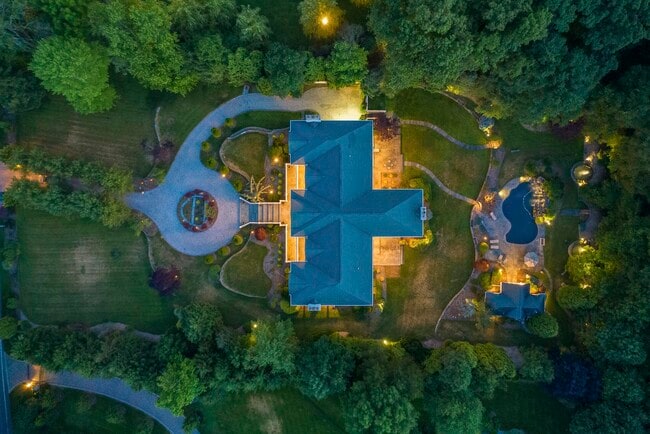 Building Photo - 51 Chestnut Ridge Rd