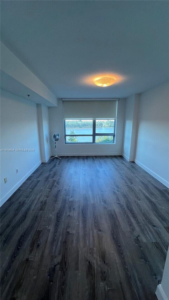 Building Photo - 2641 N Flamingo Rd