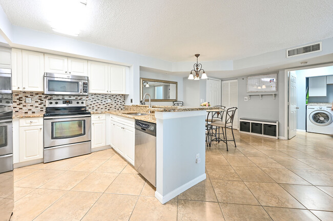 Building Photo - 1265 Wildwood Lakes Blvd