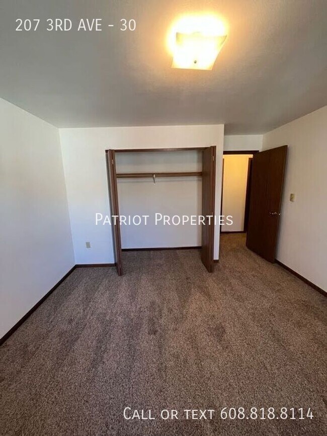 Building Photo - 207 3rd Ave