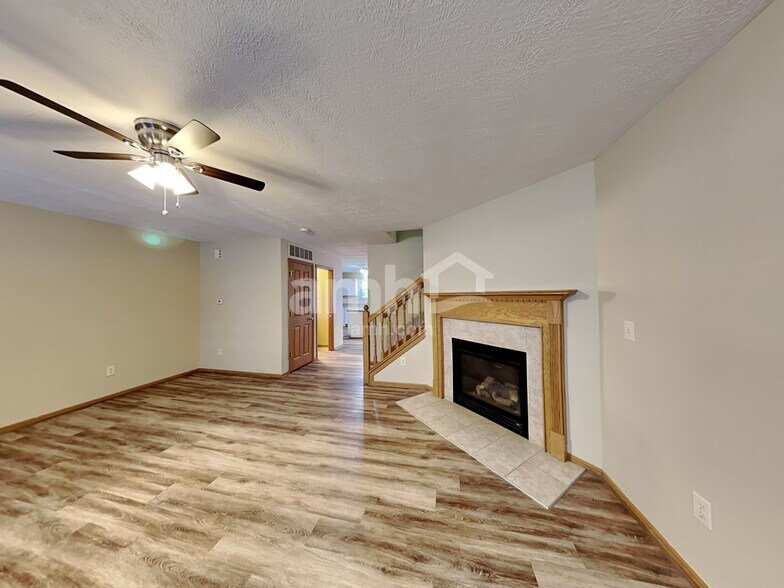 Building Photo - 353 W Hunters Dr