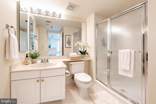 Building Photo - 1045 N Utah St