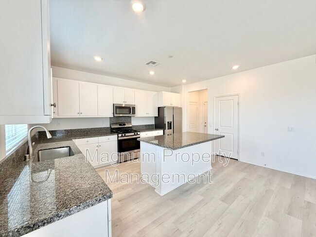 Building Photo - 36980 Camino Spgs Ave