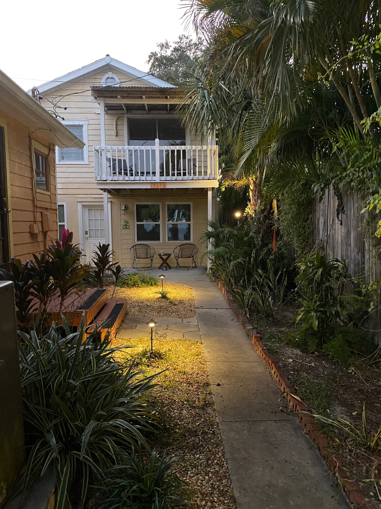 Building Photo - 1527 1/2 Beach Dr SE