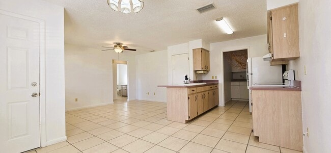 Building Photo - 10 Lynne Ln