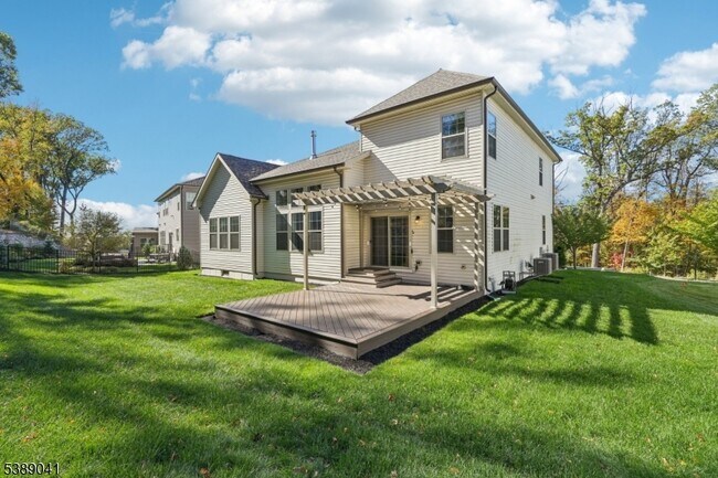 Building Photo - 12 Hilltop Dr