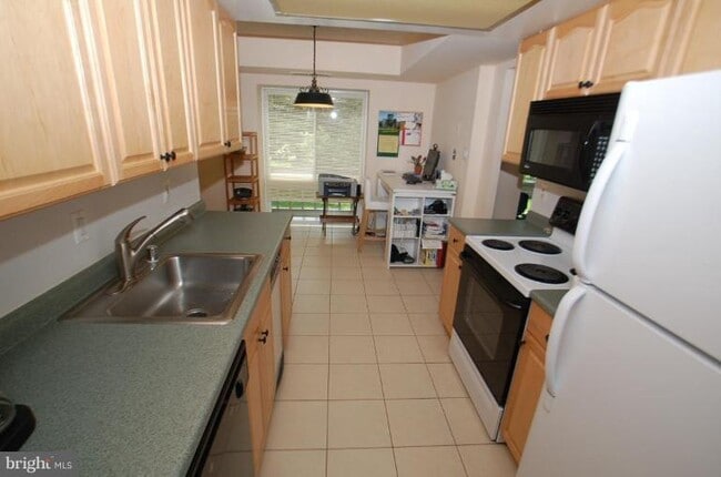 Building Photo - 10223 Valentino Dr