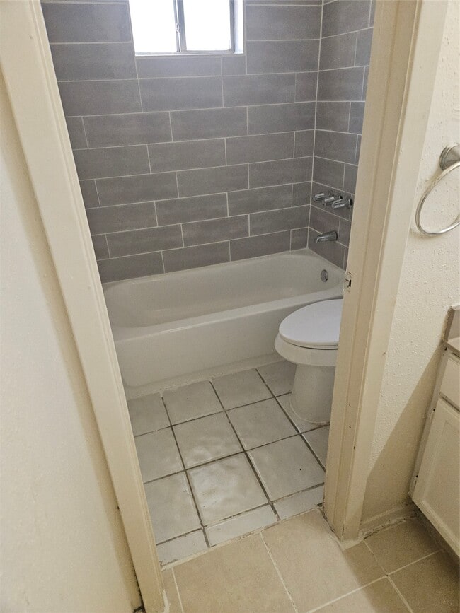 Building Photo - 18539 Lippizaner Dr