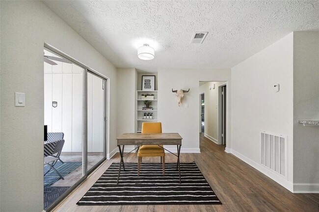 Building Photo - 9318 Beringwood Dr