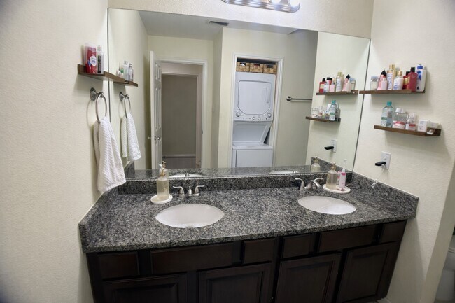 Building Photo - 10049 Westpark Dr