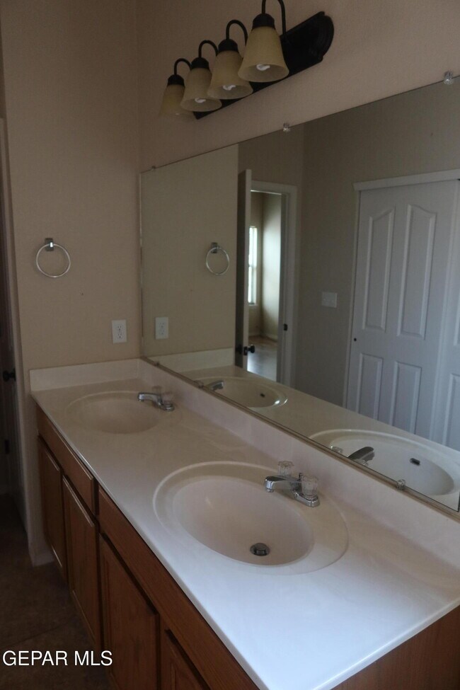 Building Photo - 10672 Canyon Sage Dr