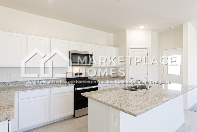 Building Photo - 4924 N 192nd Ln
