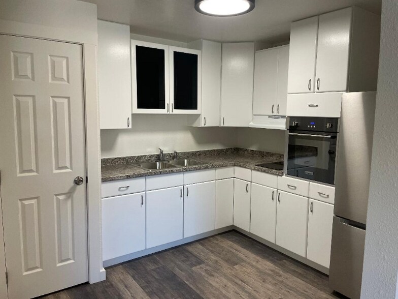 Building Photo - 18 2nd Ave N